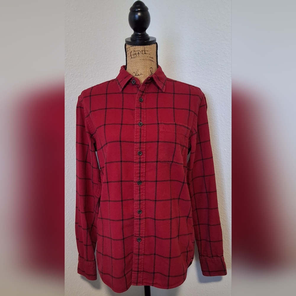 Uniqlo Red Plaid Long-Sleeve Button-Down Shirt